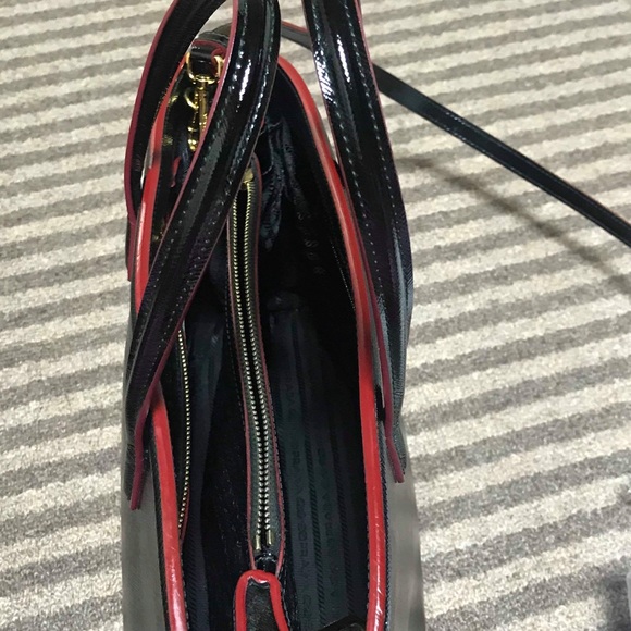 Authentic Prada Saffiano Vernice Nero - Picture 8 of 8